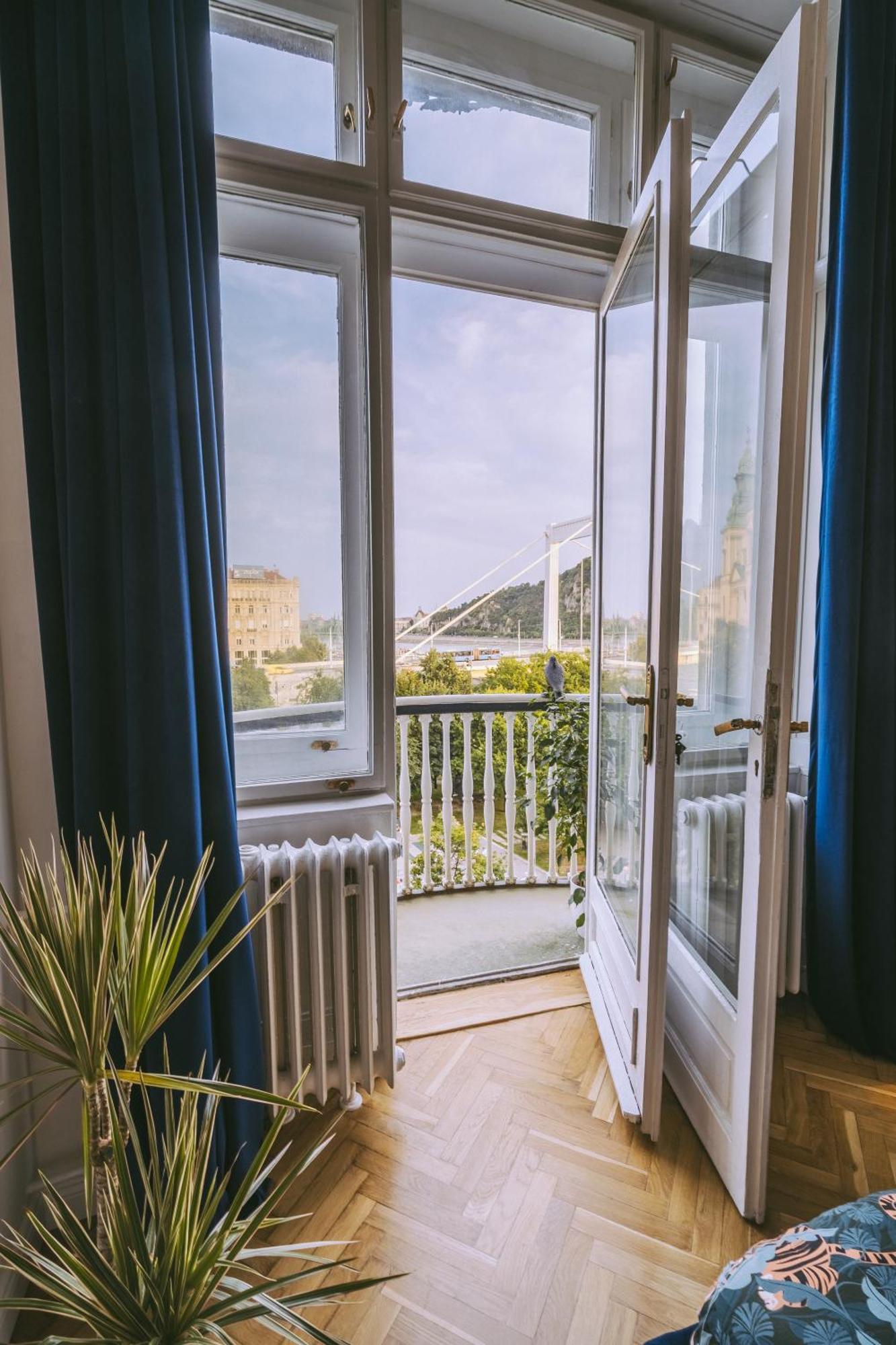 Budapest Riverfront Suite Exterior photo