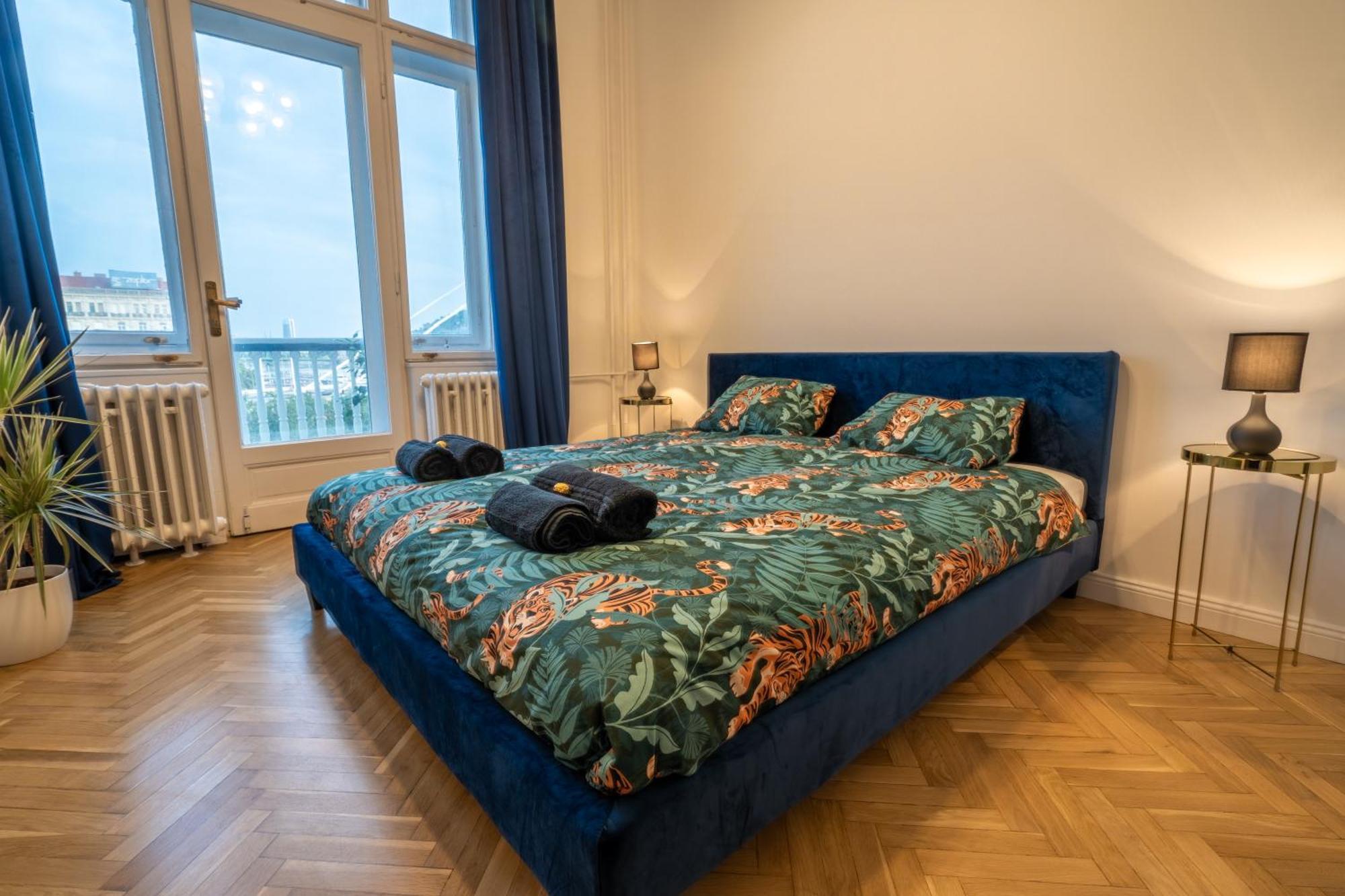 Budapest Riverfront Suite Exterior photo