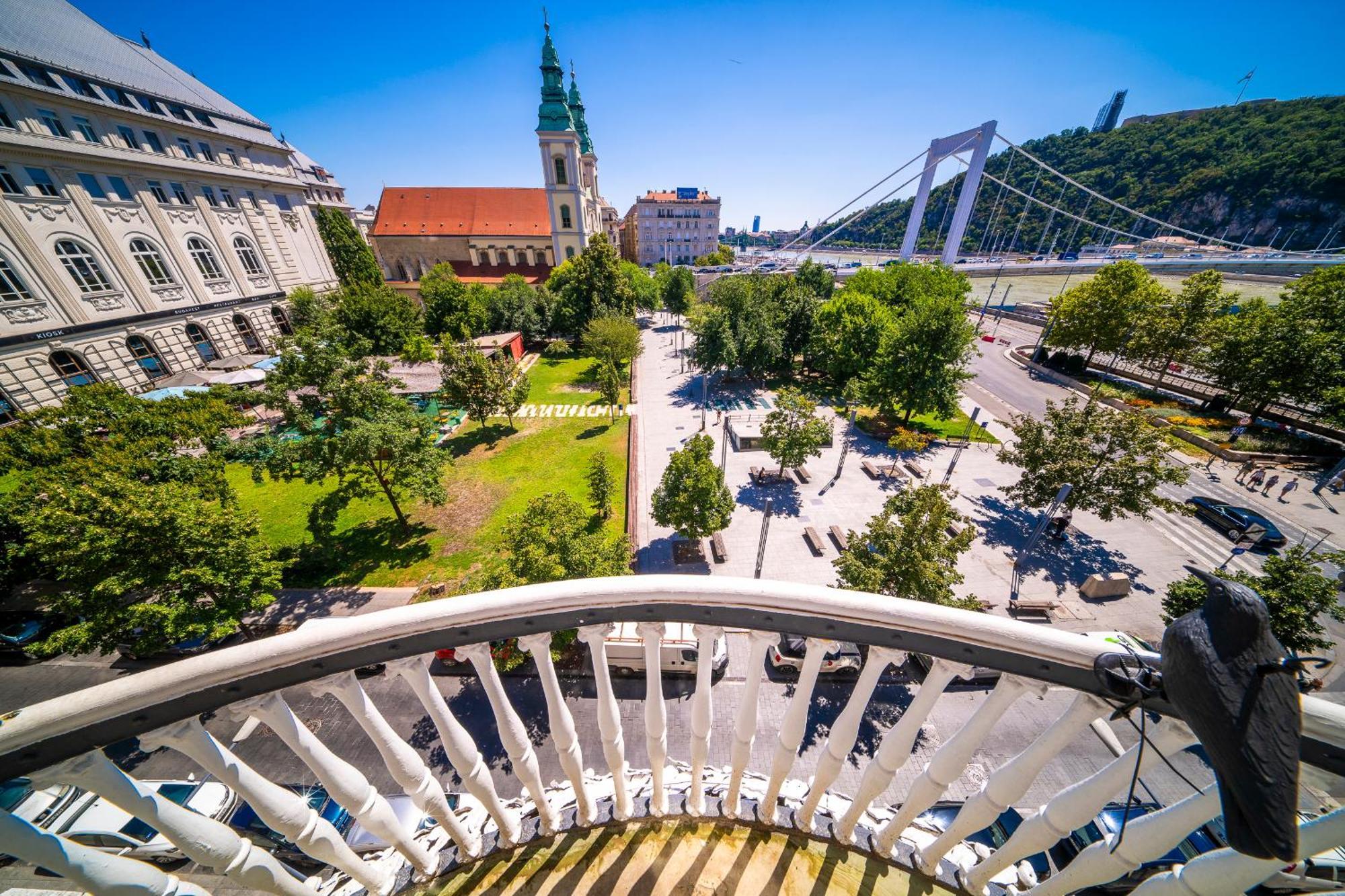Budapest Riverfront Suite Exterior photo