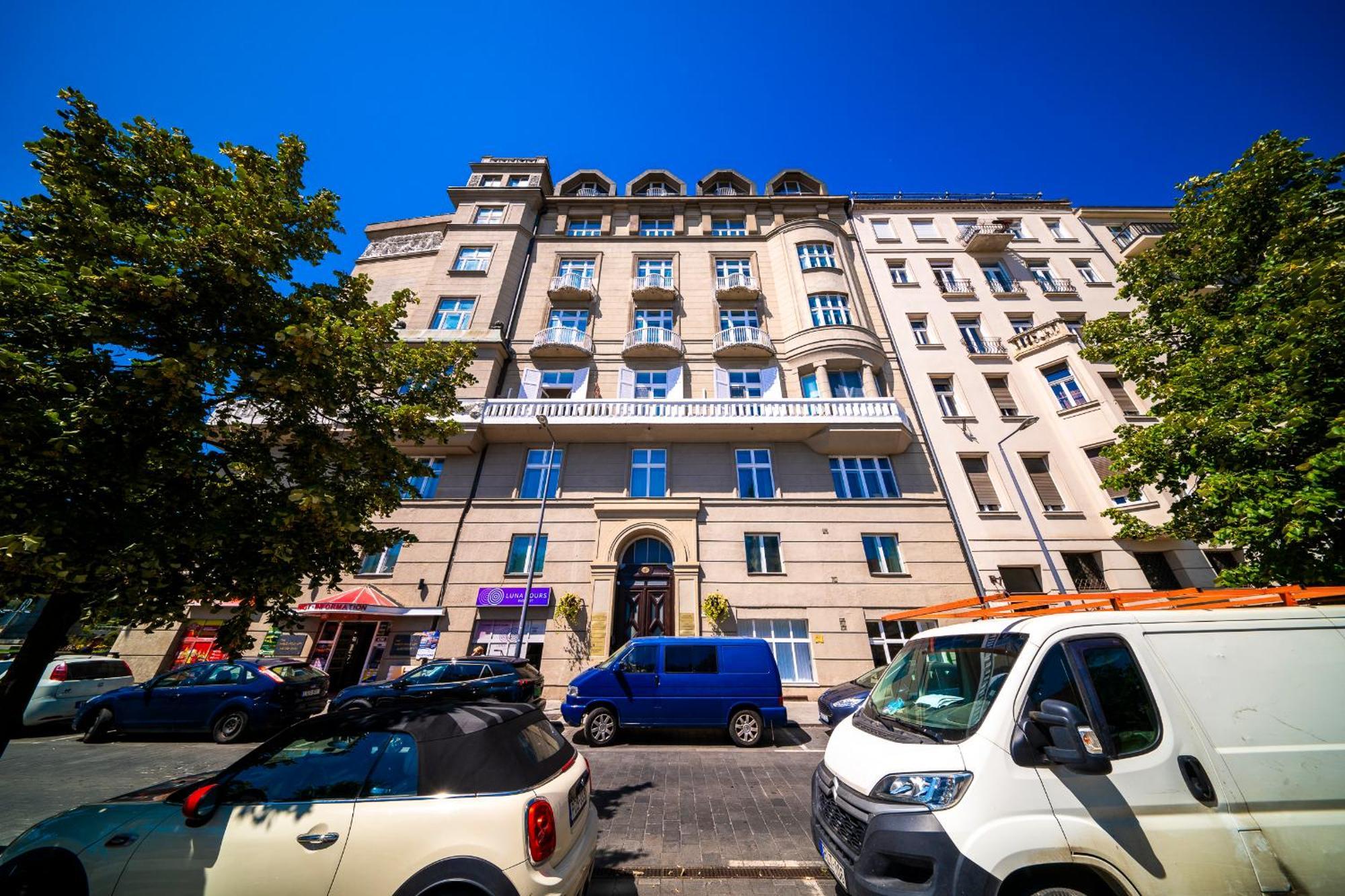 Budapest Riverfront Suite Exterior photo