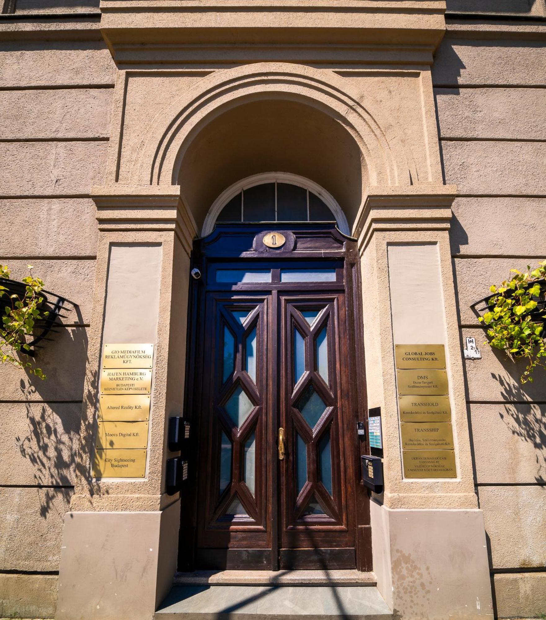 Budapest Riverfront Suite Exterior photo