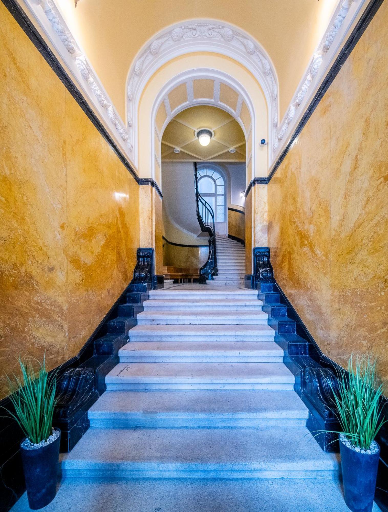 Budapest Riverfront Suite Exterior photo